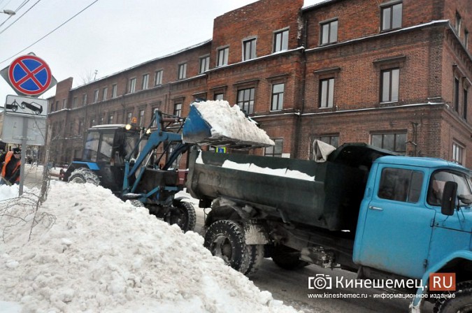 УГХ Кинешмы направило всю «живую» технику на расчистку города от снега фото 13