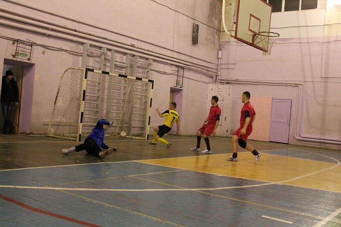 «Ветераны» терпят первое поражение в чемпионате Кинешмы по мини-футболу фото 9