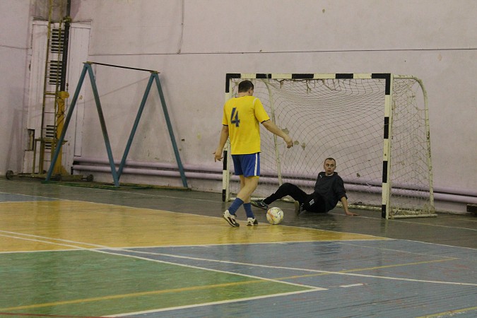 «Ветераны» терпят первое поражение в чемпионате Кинешмы по мини-футболу фото 6