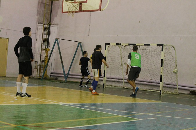 «Ветераны» терпят первое поражение в чемпионате Кинешмы по мини-футболу фото 3