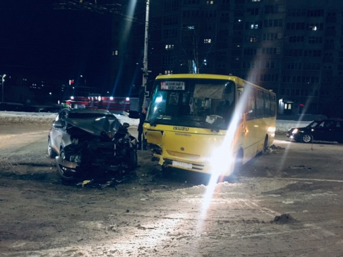 В Иванове шесть человек пострадали в ДТП с автобусом фото 2