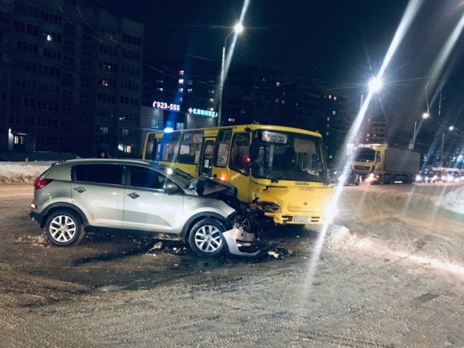 В Иванове шесть человек пострадали в ДТП с автобусом фото 4