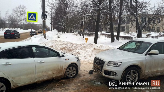 «Audi Q5» И «Kia Rio» столкнулись у кинешемского ГДК фото 3