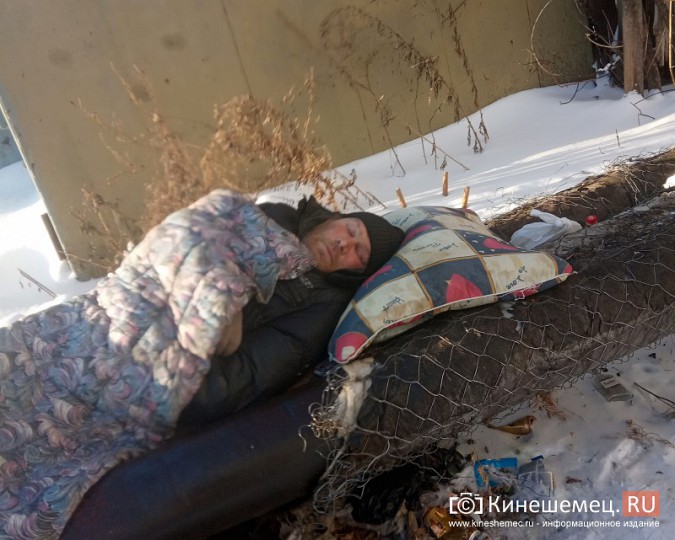 Кинешемский бомж Саша облюбовал помойку у девятиэтажки фото 5