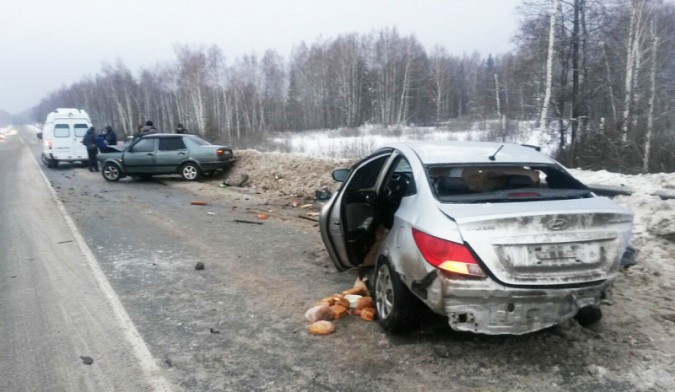 На трассе в Ивановской области столкнулись «Volkswagen» и «Hyundai» фото 3