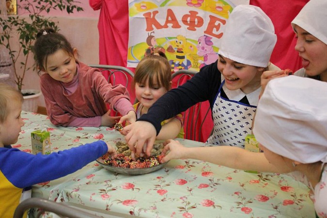 Дети из Кинешемского реабилитационного центра  делали конфеты фото 5