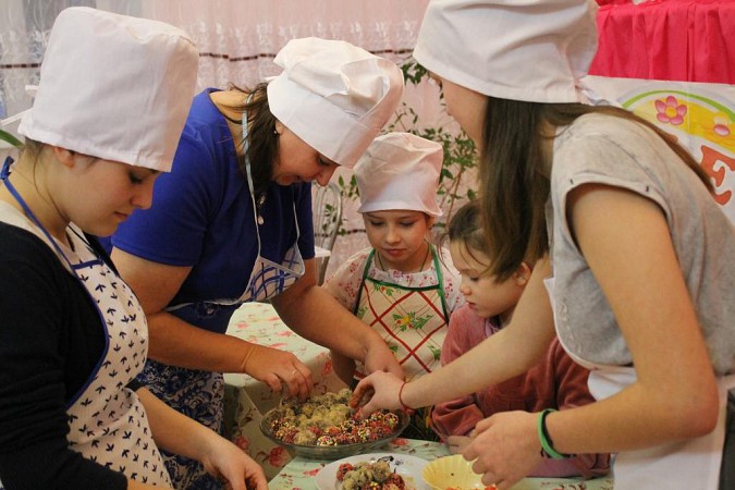 Дети из Кинешемского реабилитационного центра  делали конфеты фото 4