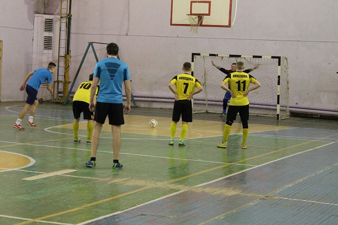 Второй круг Чемпионата Кинешмы по мини-футболу достиг экватора фото 9