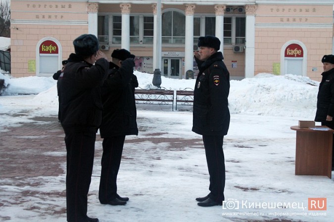 В Кинешме прошел зимний строевой смотр полиции фото 3