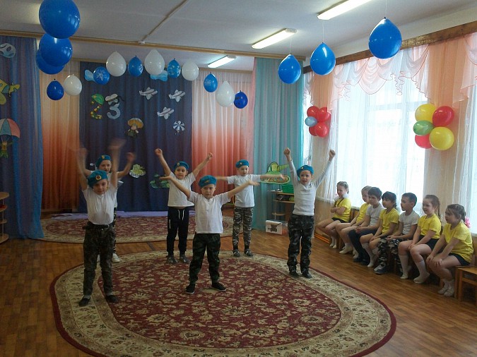 Кинешемские дошколята поздравили мужчин с Днем защитника Отечества фото 2