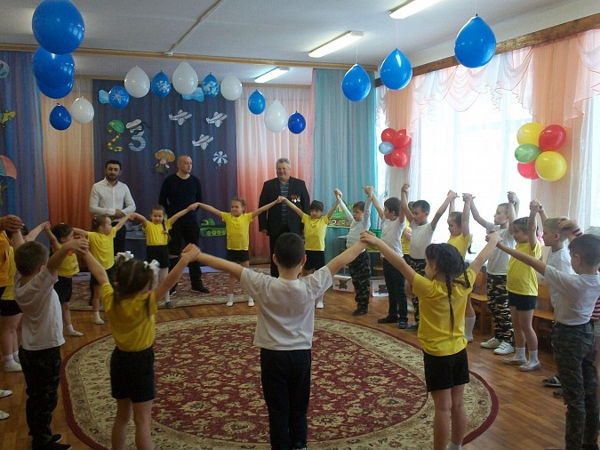 Кинешемские дошколята поздравили мужчин с Днем защитника Отечества фото 3