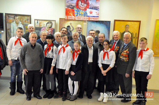 В Кинешме ветеранам вручили медали в честь 140-летия Сталина фото 2