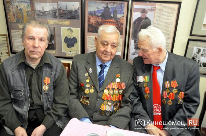 В Кинешме ветеранам вручили медали в честь 140-летия Сталина фото 10