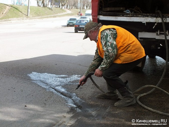 В Кинешме начали «жидкий» ремонт дорог фото 13