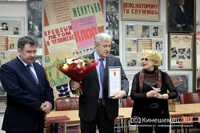 Депутат госдумы Юрий Смирнов наградил актеров кинешемского театра фото 6