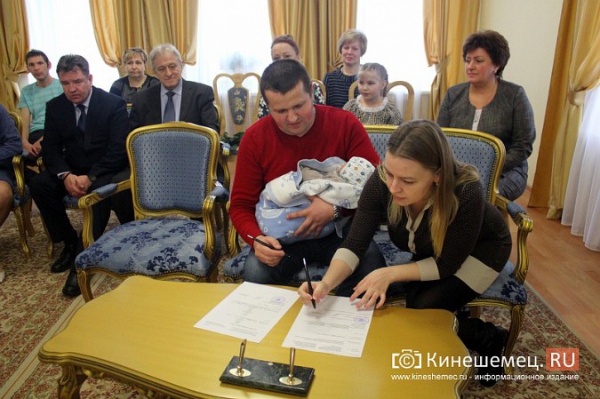Депутат Госдумы пришел в Кинешме на регистрацию Тимофея фото 3