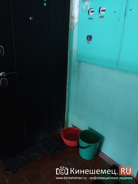 В Кинешме из-за прохудившейся крыши заливает несколько квартир многоэтажного дома фото 15