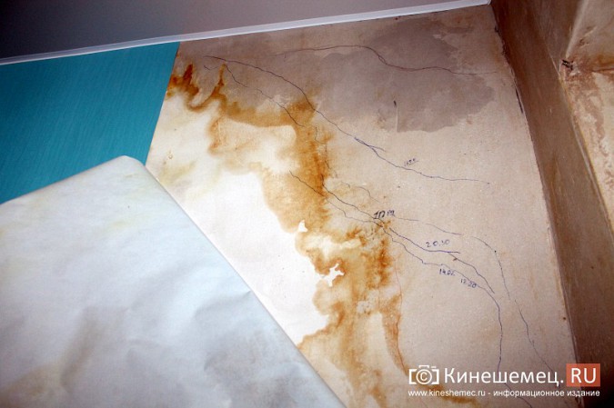 В Кинешме из-за прохудившейся крыши заливает несколько квартир многоэтажного дома фото 11