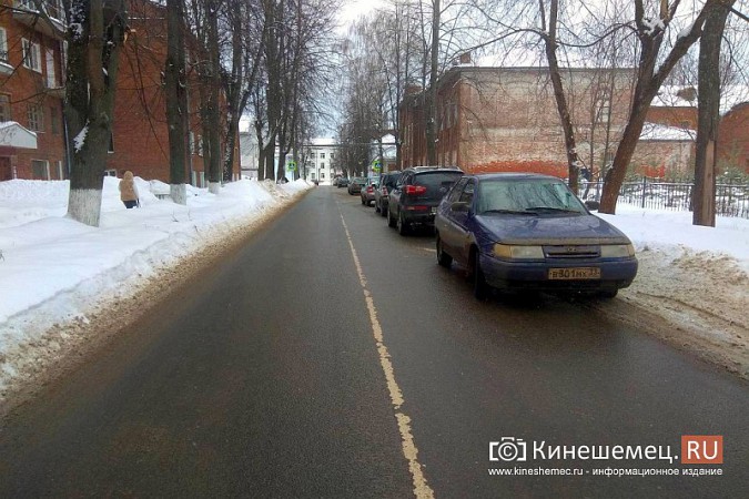 Несмотря на запрет, автомобилисты продолжают парковаться на ул.им.Крупской фото 3