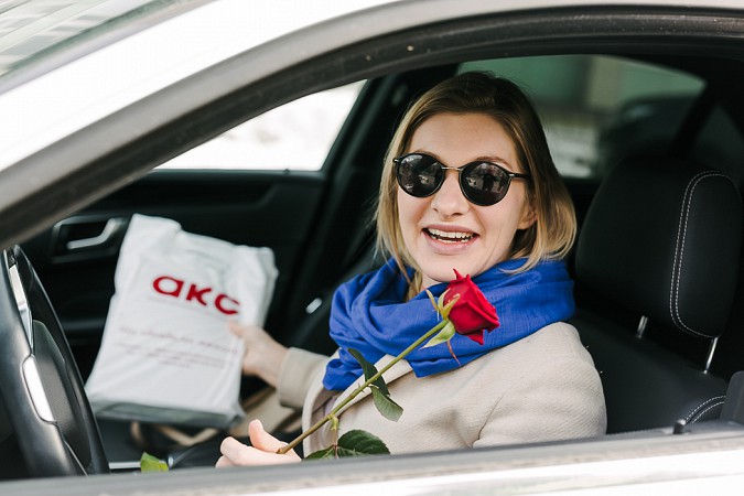 Госавтоинспекторы в Ивановской области дарили автолюбительницам цветы фото 7