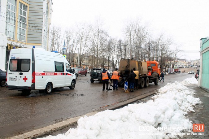 В центре Кинешмы приступили к ямочному ремонту дороги фото 2