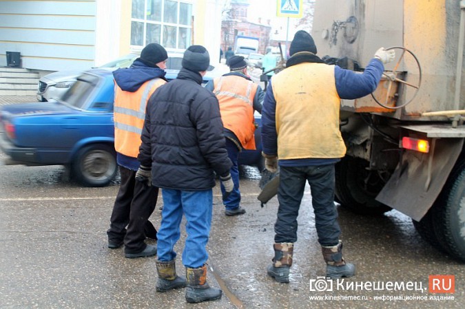 В центре Кинешмы приступили к ямочному ремонту дороги фото 3