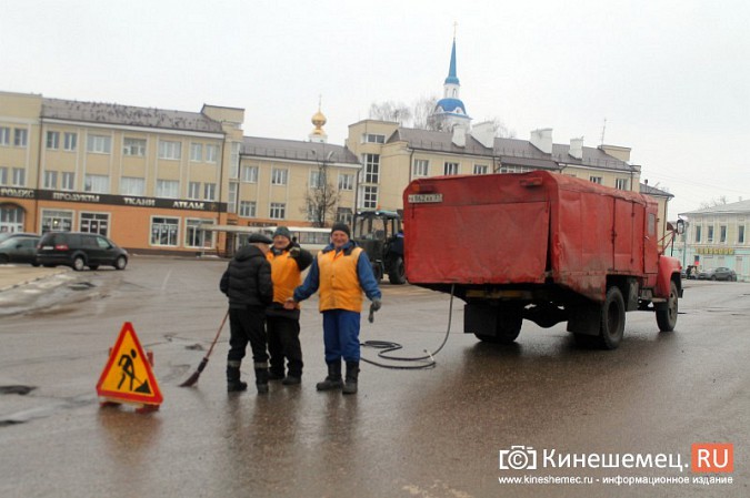 В центре Кинешмы приступили к ямочному ремонту дороги фото 9