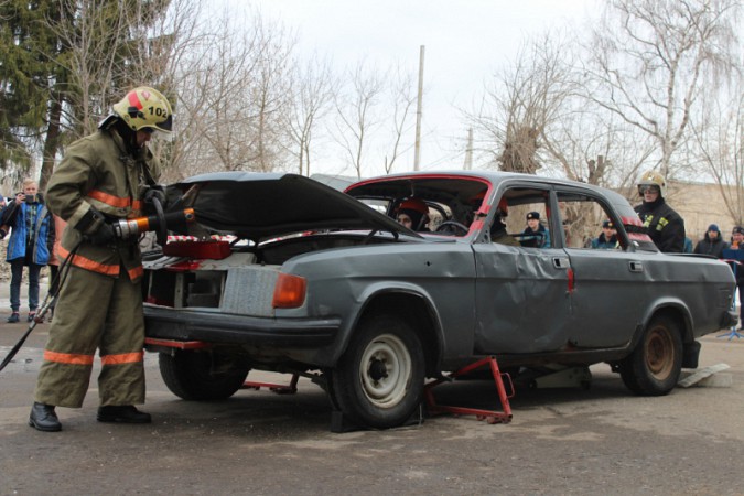 Кинешемские пожарные стали вторыми на соревнованиях по ликвидации ЧС на автотранспорте фото 2