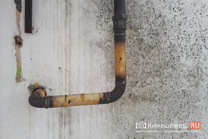 У подъезда многоквартирного дома в Кинешме рухнули ледяные глыбы фото 7