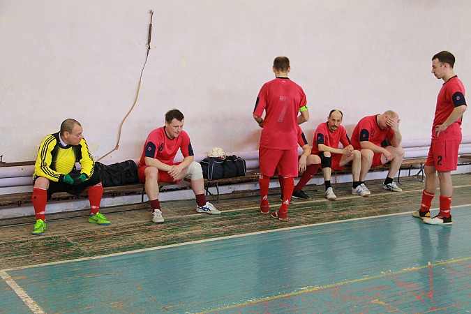 Судьба «золота» в чемпионате Кинешмы по мини-футболу решится в последнем туре фото 7