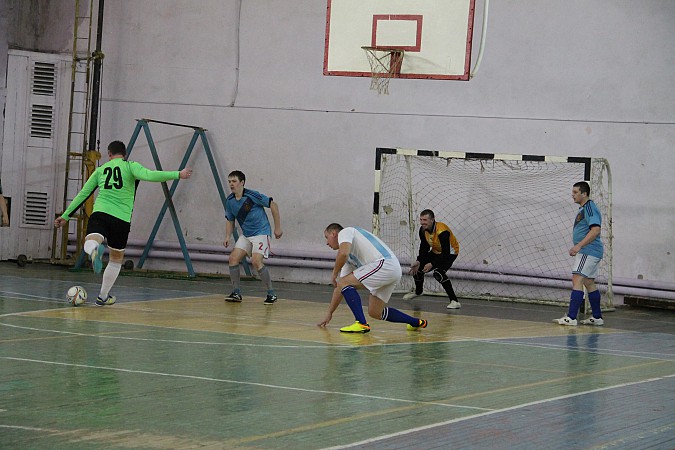 Судьба «золота» в чемпионате Кинешмы по мини-футболу решится в последнем туре фото 9