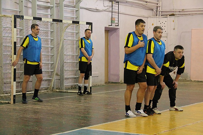 Судьба «золота» в чемпионате Кинешмы по мини-футболу решится в последнем туре фото 10