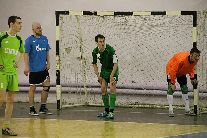 Судьба «золота» в чемпионате Кинешмы по мини-футболу решится в последнем туре фото 12