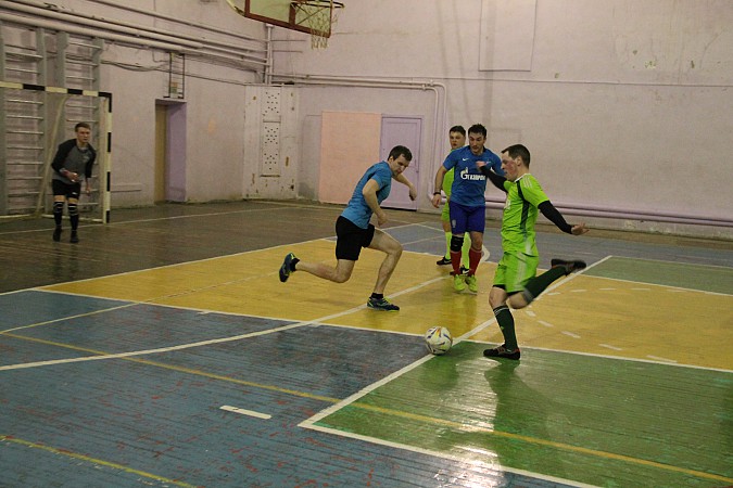 Судьба «золота» в чемпионате Кинешмы по мини-футболу решится в последнем туре фото 13