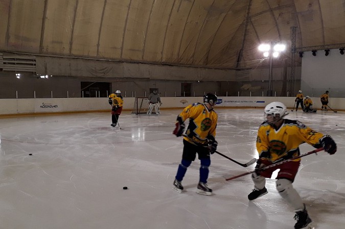 Чтобы обыграть кинешемских хоккеистов Старая Вичуга привезла мастеров фото 4