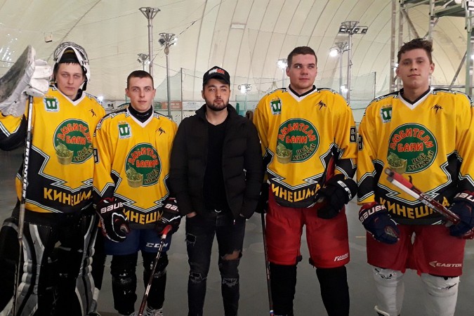 Чтобы обыграть кинешемских хоккеистов Старая Вичуга привезла мастеров фото 6