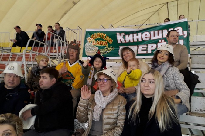 Чтобы обыграть кинешемских хоккеистов Старая Вичуга привезла мастеров фото 5