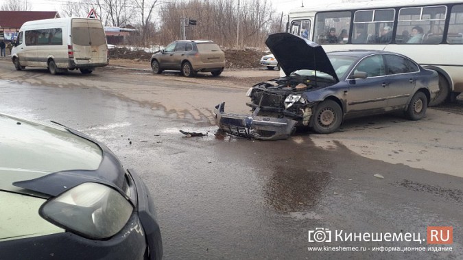 В Кинешме столкнулись «Volkswagen Passat» и «Renault Scenic» фото 4