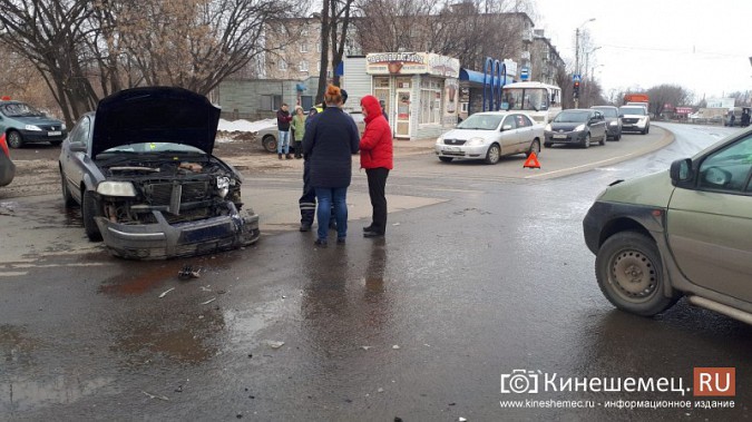 В Кинешме столкнулись «Volkswagen Passat» и «Renault Scenic» фото 3