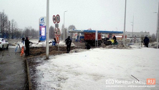На улице Вичугской переделали заезд на автозаправку фото 2