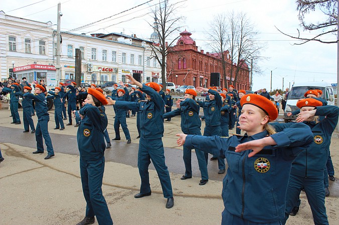 На площади Революции в Кинешме тушили условный пожар фото 9