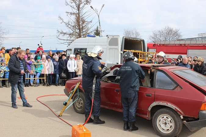 На площади Революции в Кинешме тушили условный пожар фото 6
