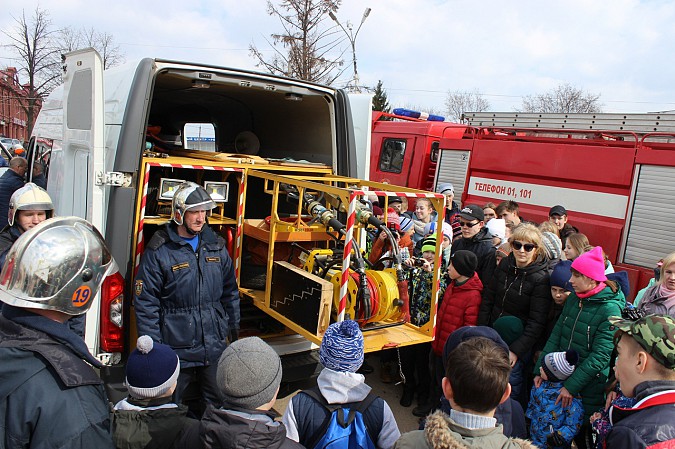 На площади Революции в Кинешме тушили условный пожар фото 4