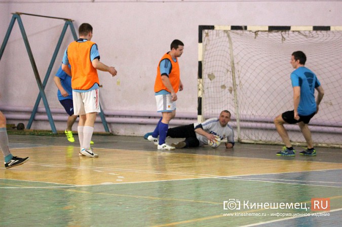 «Вымпел» стал новым чемпионом Кинешмы по мини-футболу среди взрослых команд фото 15