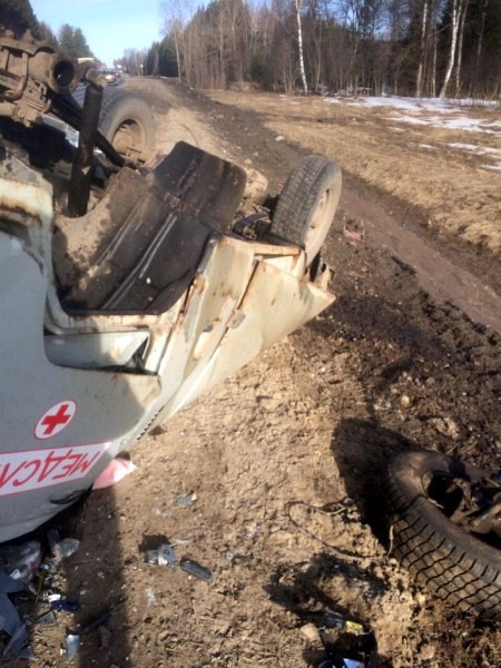 В Ивановской области «Хонда Цивик» влетел в «УАЗ» медслужбы фото 2