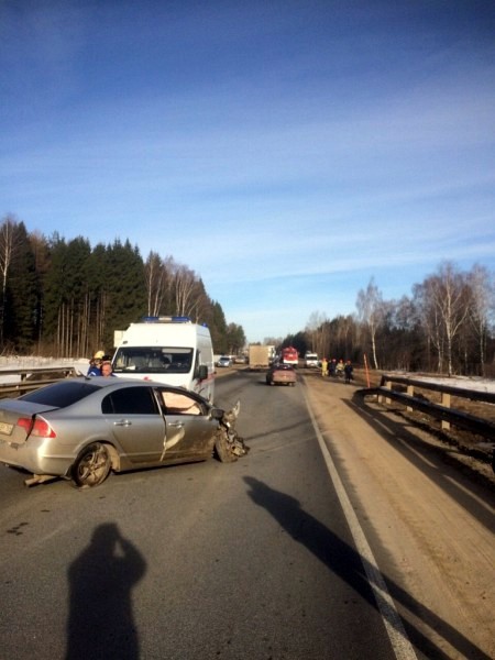 В Ивановской области «Хонда Цивик» влетел в «УАЗ» медслужбы фото 7