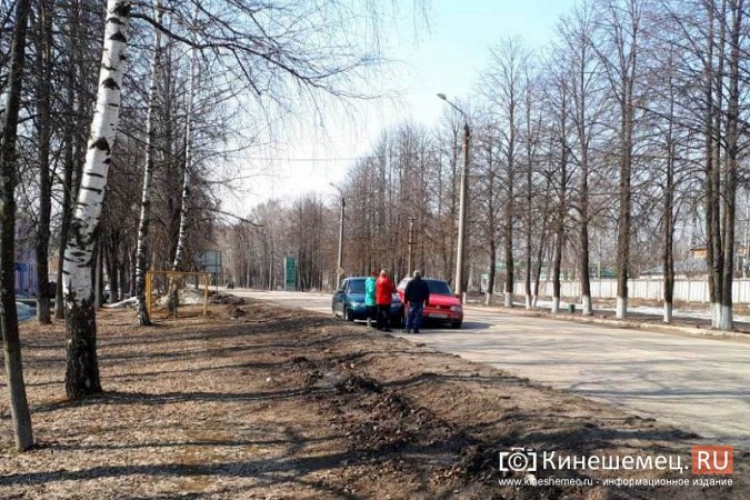 В Кинешме на улице Вичугской столкнулись «Volkswagen Golf» и «Lada» фото 5