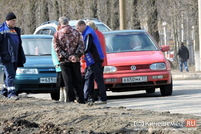 В Кинешме на улице Вичугской столкнулись «Volkswagen Golf» и «Lada» фото 2