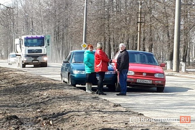 В Кинешме на улице Вичугской столкнулись «Volkswagen Golf» и «Lada» фото 4