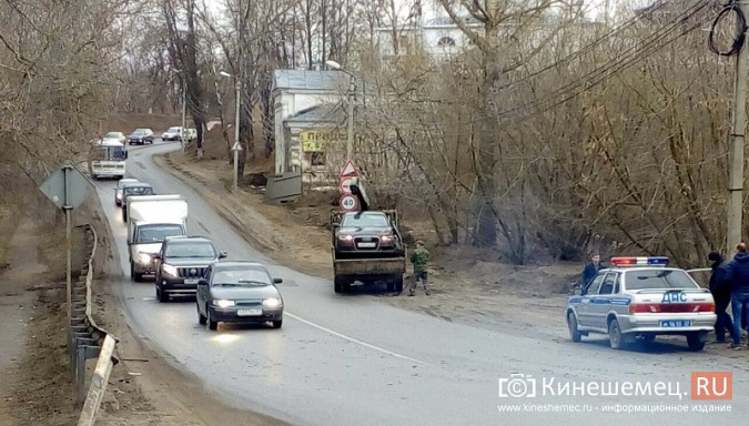 Из-за аварии у Никольского моста образовалась большая пробка фото 2